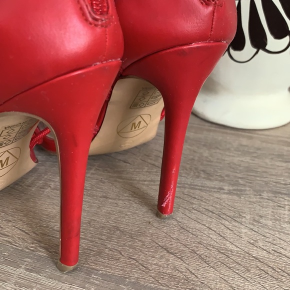 Red strap heels - Picture 6 of 8